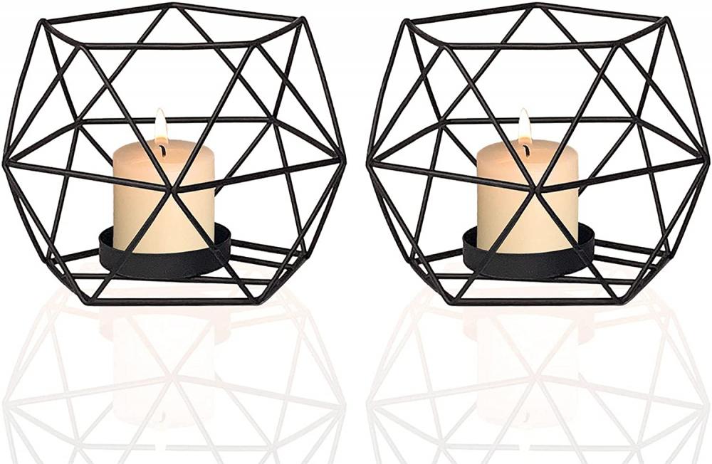 Masa merkezinde geometrik tealight mum tutucu dekor