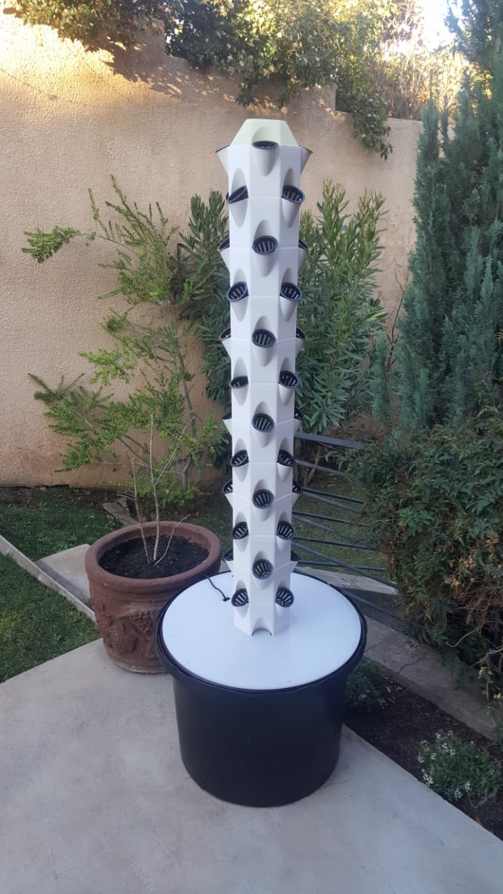 Skyplant vertical aeroponic growing system hydroponic