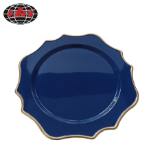 Plastic Plates Waved Edge