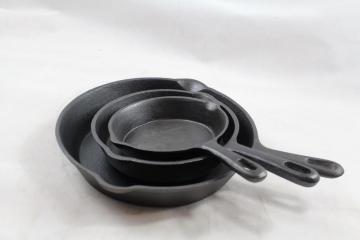 Three pieces cast iron skillet for frying