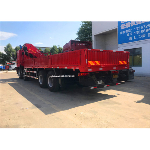 Caminhão IVECO 8X4 com guindaste articulado 25-30 toneladas