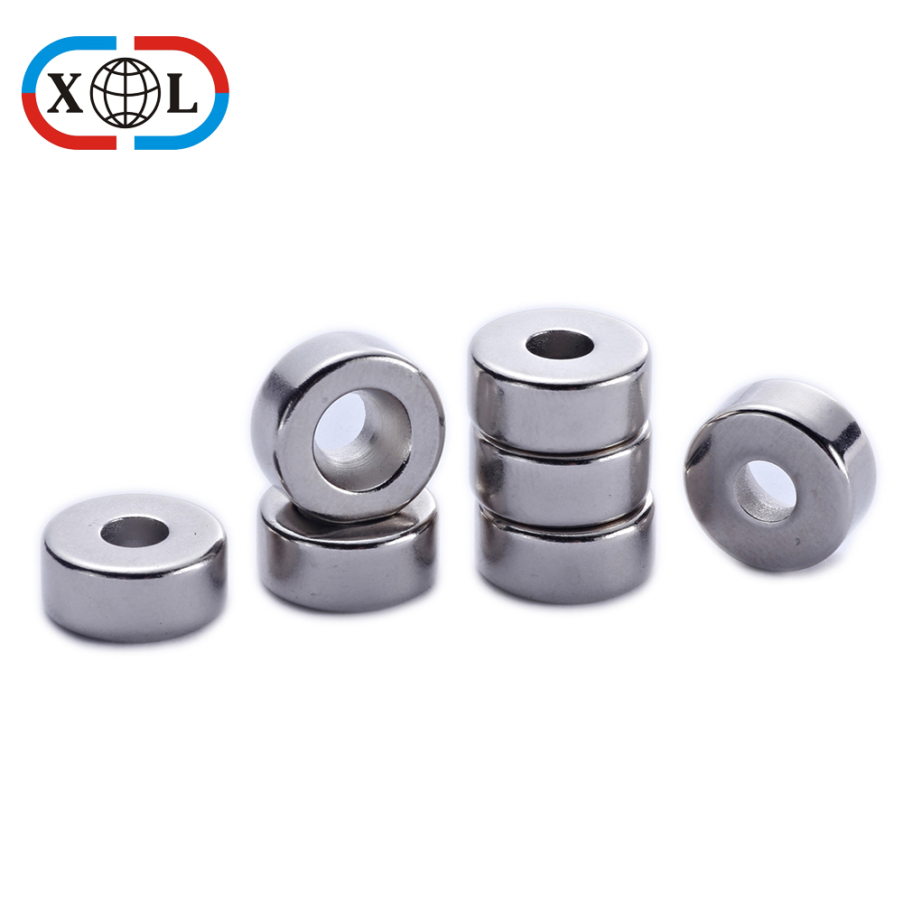 Round Magnet with Screw Thread