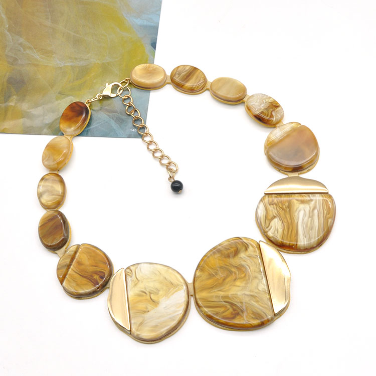 Custom color amber color acrylic choker jewelry for women trendy gold plated necklace