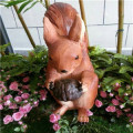 Simulação de fibra de vidro escultura animal-esquilo
