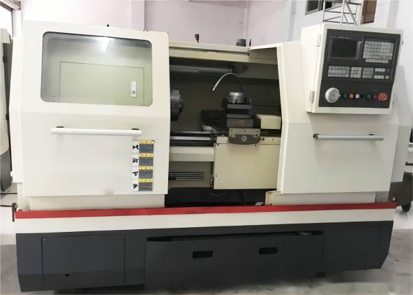 differences between CNC machining centers and CNC lathes1