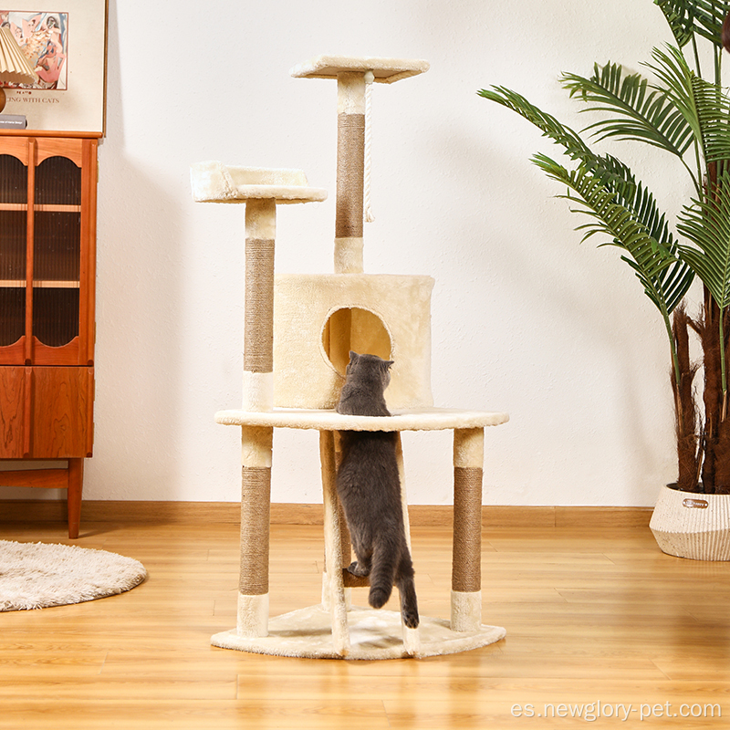 Torre de gato con una cueva