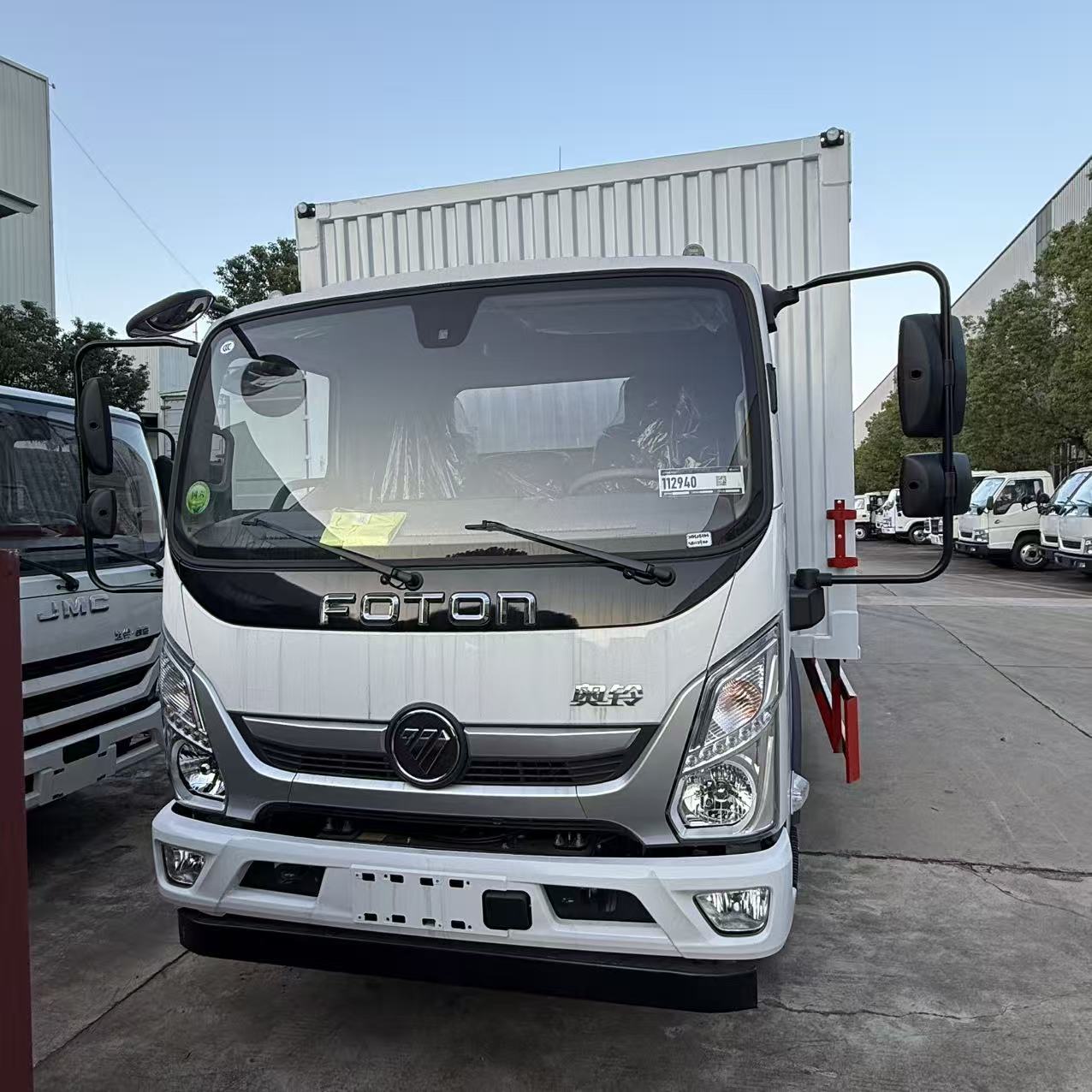 Автоцистерна для топлива в стиле фургона для дорожного использования Van Style Fuel Tank Truck for Road Use