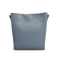 Sac seau en cuir bleu moyen Lauren Ralph