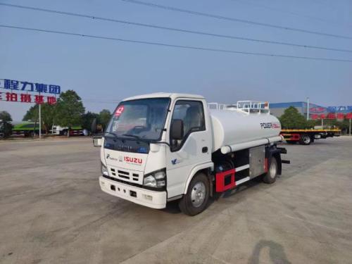 Isuzu 5 tấn phun nước/chất mang nước/chất mang sữa