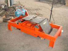 Suspended conveyor belt air cooling electromagnetic separator