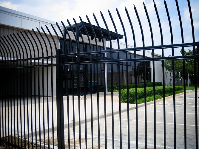 Decorative black coated single top curved spear steel fencing designs wrought iron fences for houses