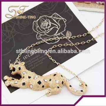 Wholesale metal leopard pendant necklace with crystal