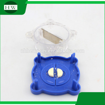 circular round shape plastic Medical pill cutter tablet cutter Dispenser pill box with cutter pill Splitter