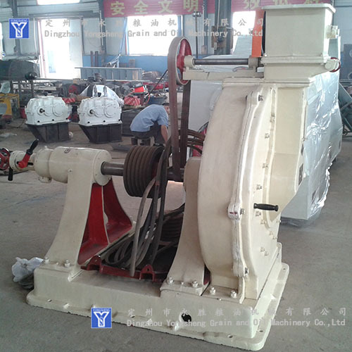 Crusher machine for the oil seeds