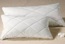 Poly-cotton quilted pillow protector with zipper