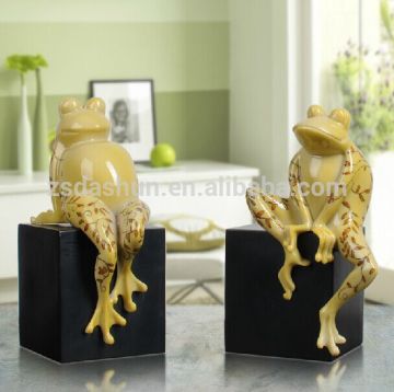 Animal book end Resin Frog book end book holder Book end stand frog figurine