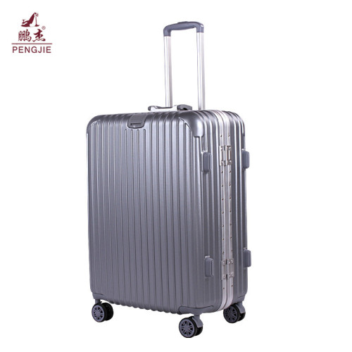 Large capacity long distance travel hard luggage