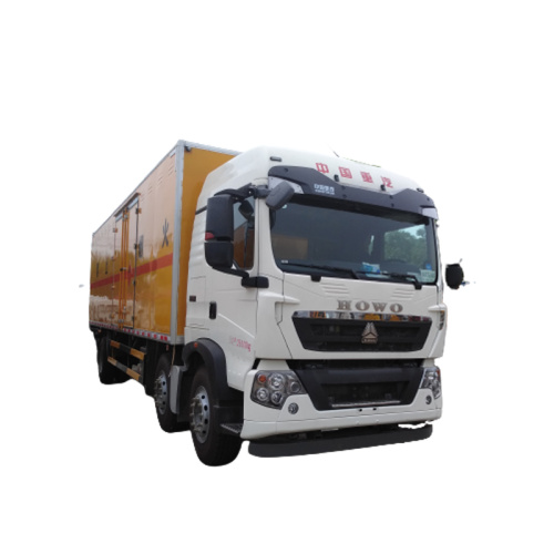 Camion de transport de marchandises explosives dangereuses liquides inflammables