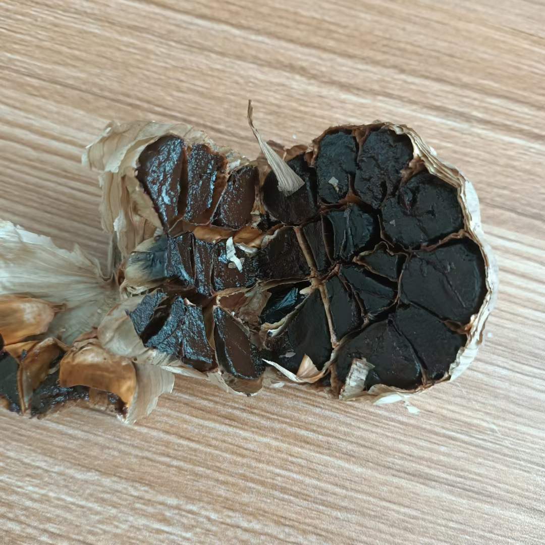 Whole Bulb Black Garlic fermented