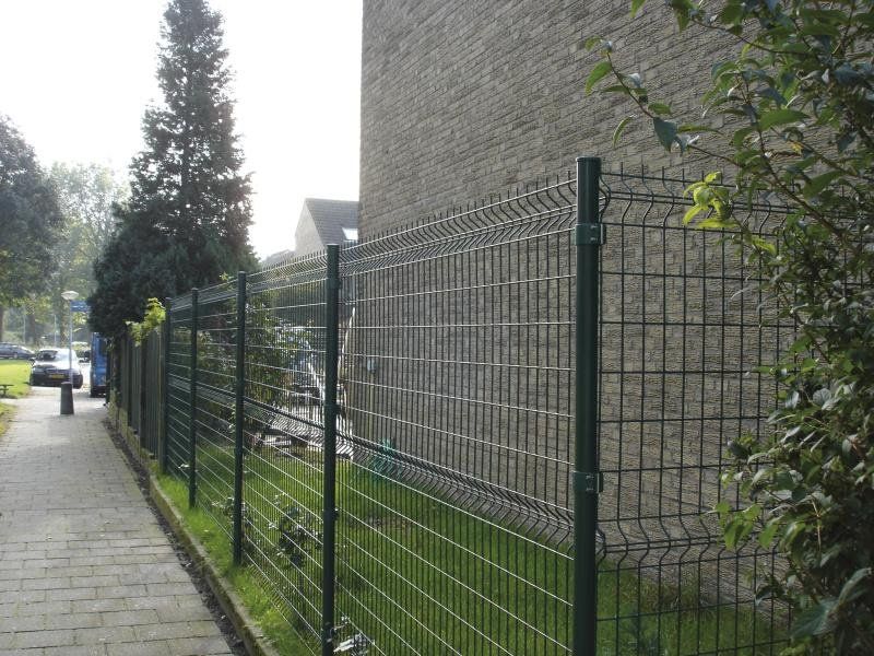 welded wire mesh fence with round post