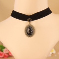 Choker leher baldu hitam dengan Kalung loket batu hitam