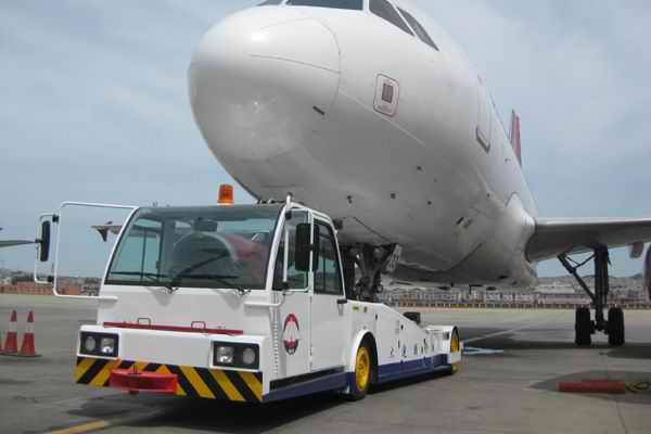 Sinotruk 200T Aircraft Tractor