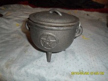 11cm cast iron cauldron, cast iron cauldron with 3 legs, cast iron cauldron with tripple moon, cast iron cauldron with pentagram