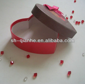 Exquisite heart-shape candy box