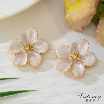 Cloud Dripping Floral Stud Earrings with Modern Design