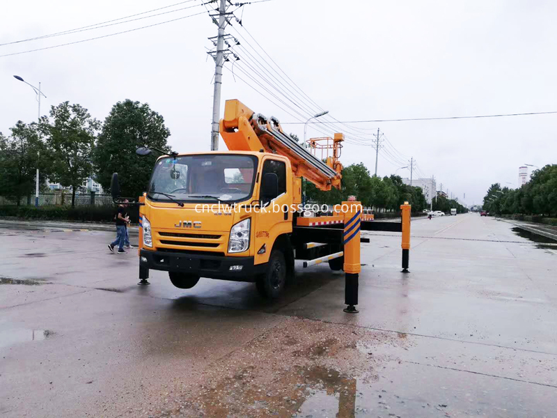 aerial lift bucket truck 3