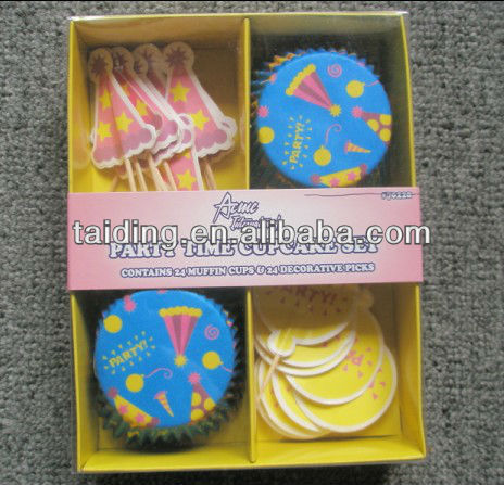Personalized cupcake kit packing of cupcake liner