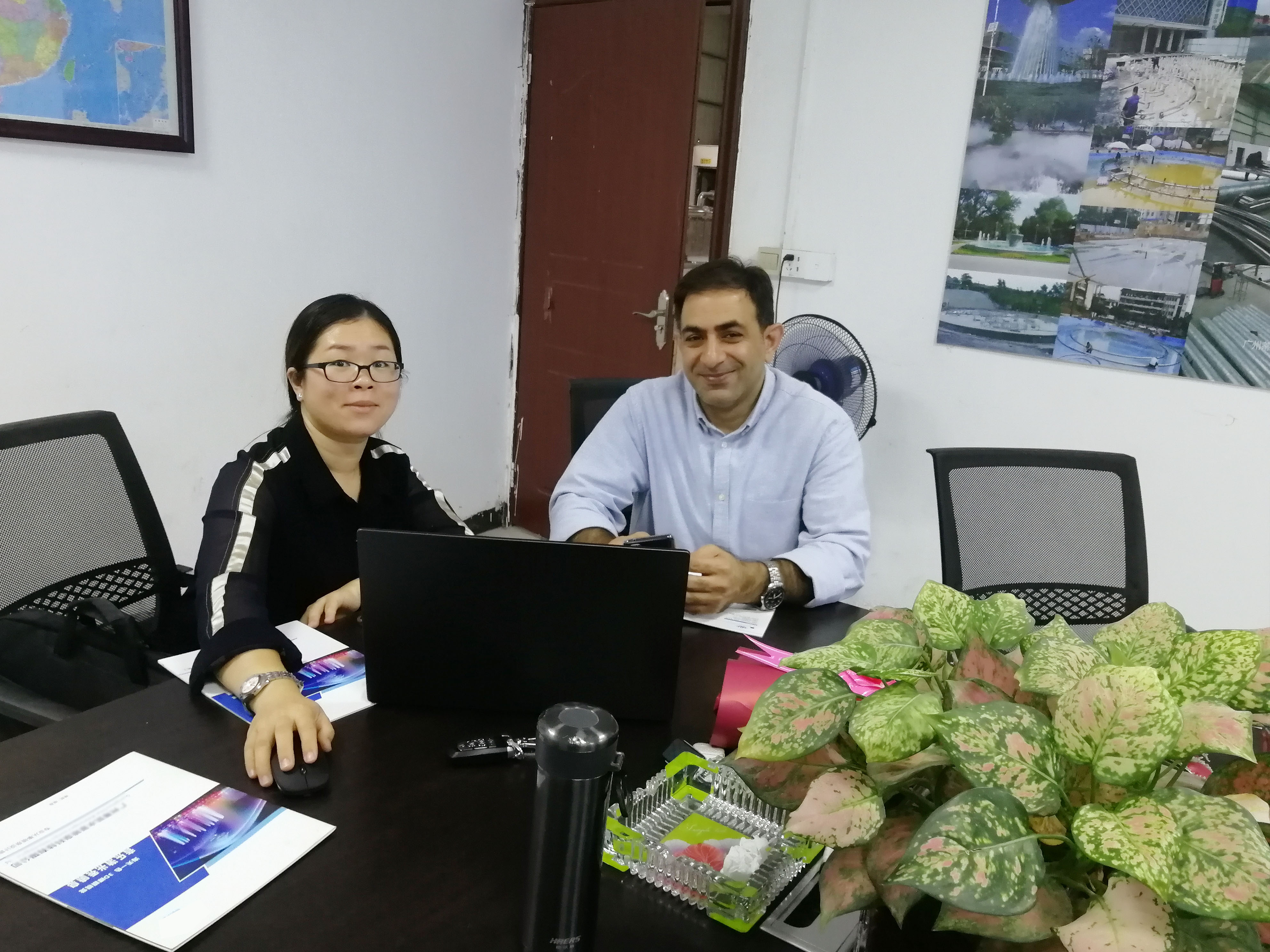 Visita do cliente DEWY Fountain no Oriente Médio