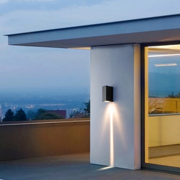 Luz de pared al aire libre con fuente de luz LED