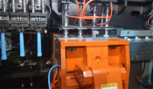 Single station toggle blow molding machine