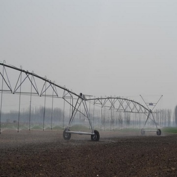 Pivot irrigation with solar energy