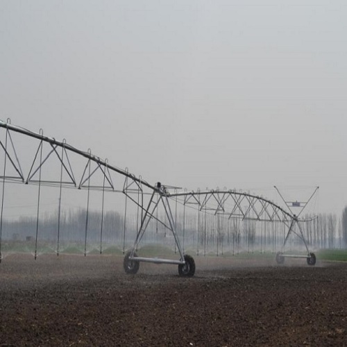 Sistema de irrigação por pivô do centro da fazenda