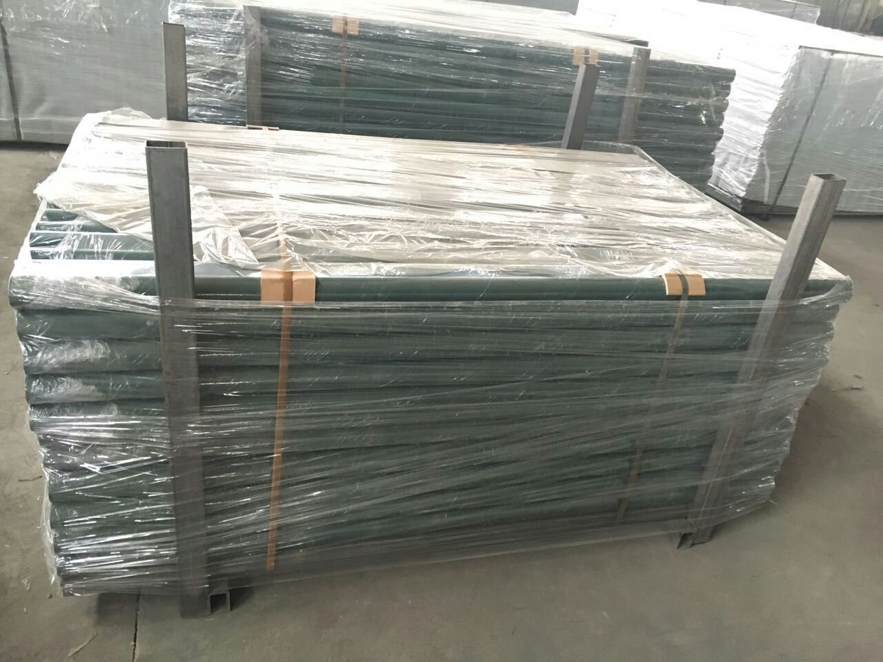 packing of fence panel 