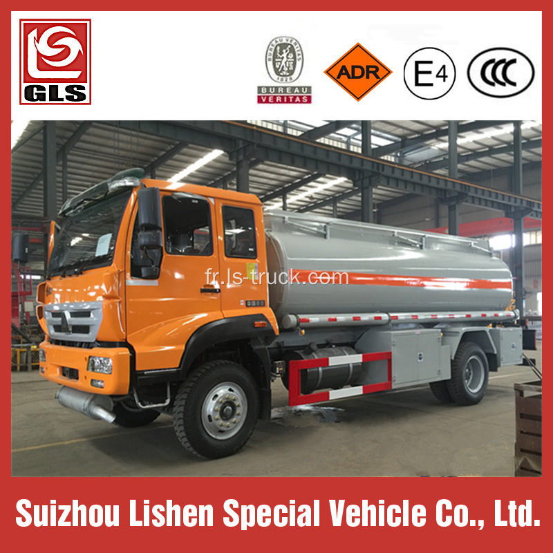 RHD 4 X 2 Sinotruk 12000L carburant camion-citerne