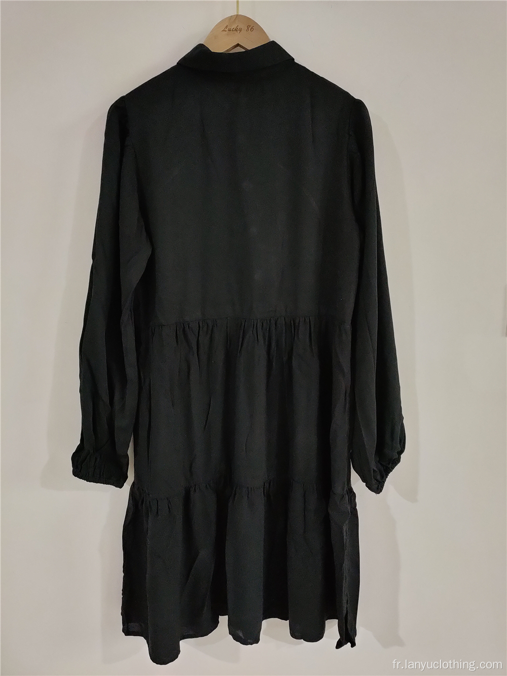 Robe noire à col montant et manches longues