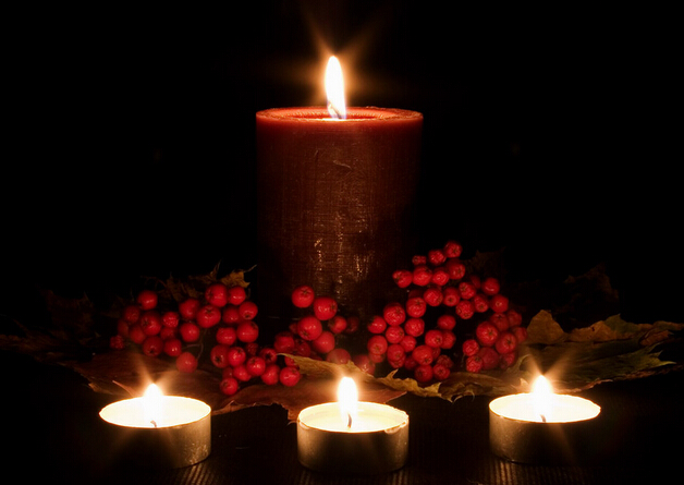 Romantic couples with textured candles