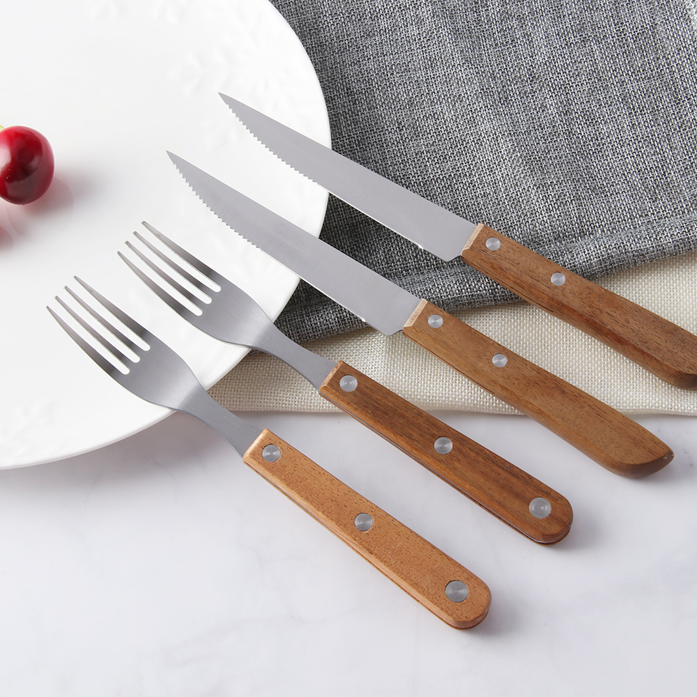 Punho de madeira faca de bife e garfo para restaurantes