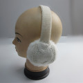 Dames witte kabel gebreid oor Muff