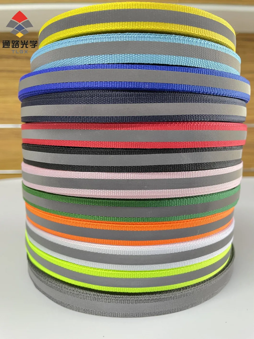 Polyester Plain Woven Reflective Webbing Is Used to Sew Clothing Vest Warning Tape