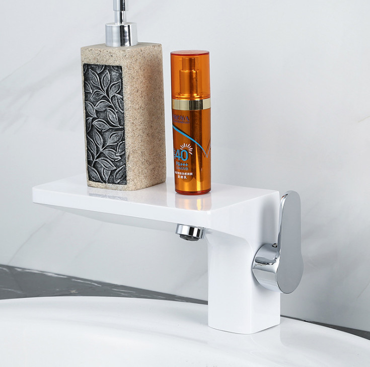 浴室の表面に取り付けられたホットとコールドの隠し埋め込みボックス真鍮の洗面器の水栓