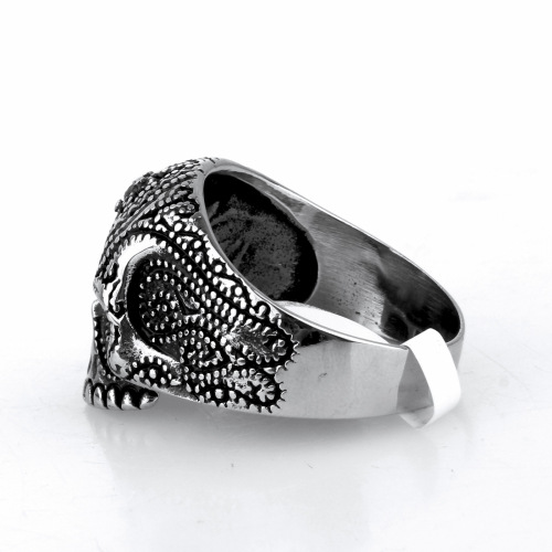 Polished skull ring