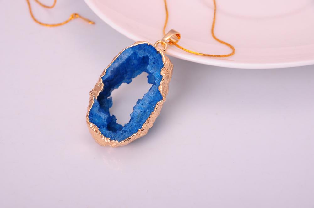 Colgante de cristal azul chapado en oro de 18 quilates collar de piedras preciosas