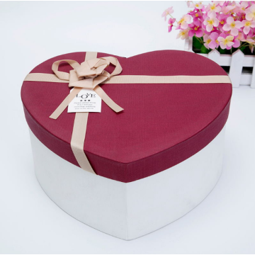 Kotak Coklat Jantung Mewah Perhiasan Bunga