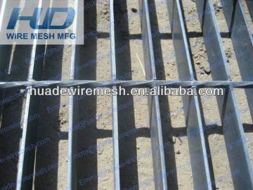 30mm Pitch Galvanized serrated steel bar gratings/ Galvanized and welded Steel Platform