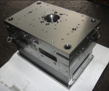 precision mold base and mold