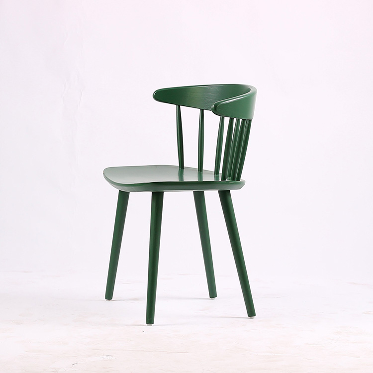 كرسي تصميم خشبي بسيط في الطلاء